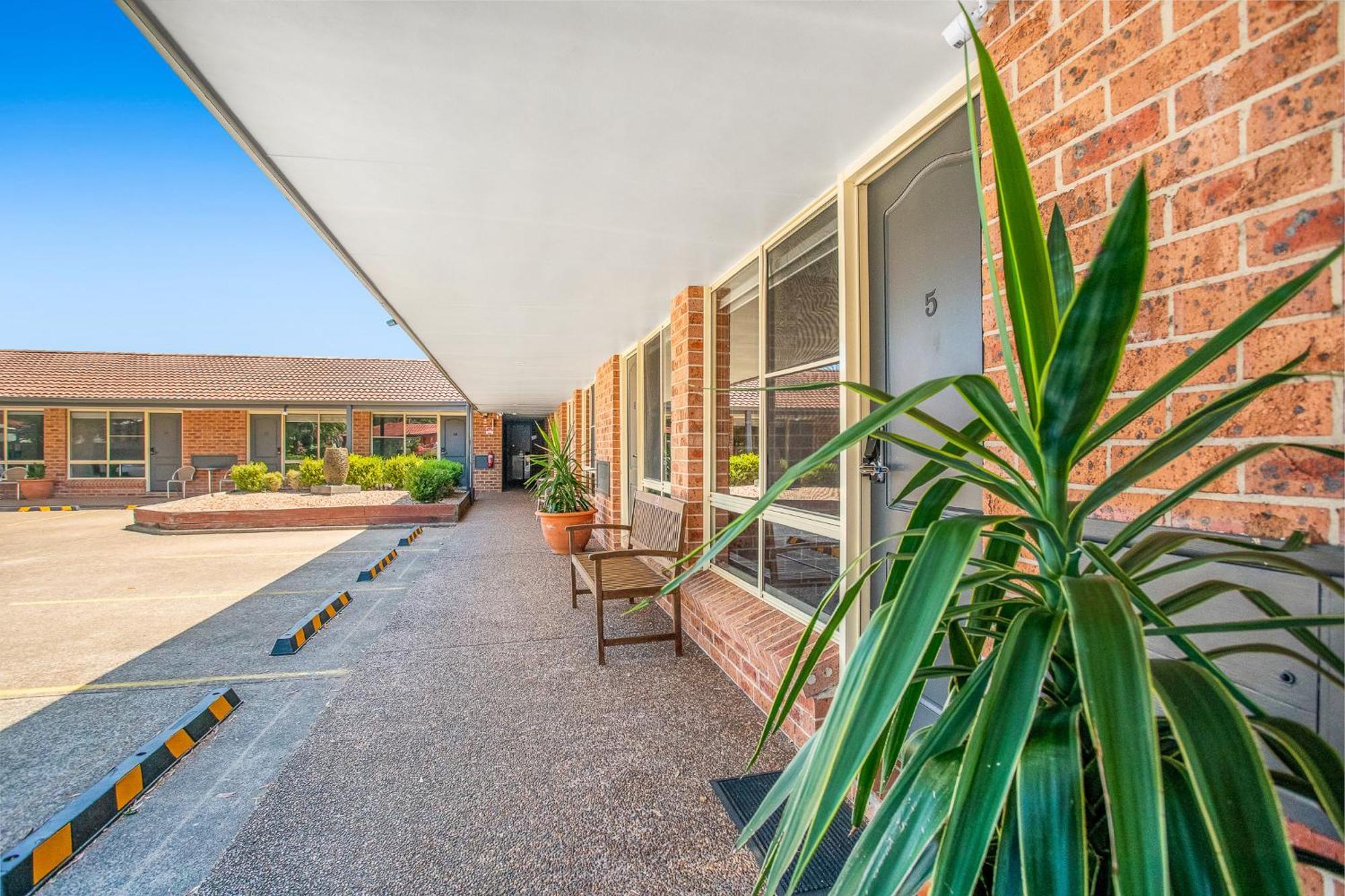 Lake Macquarie Motor Inn Belmont Exterior photo